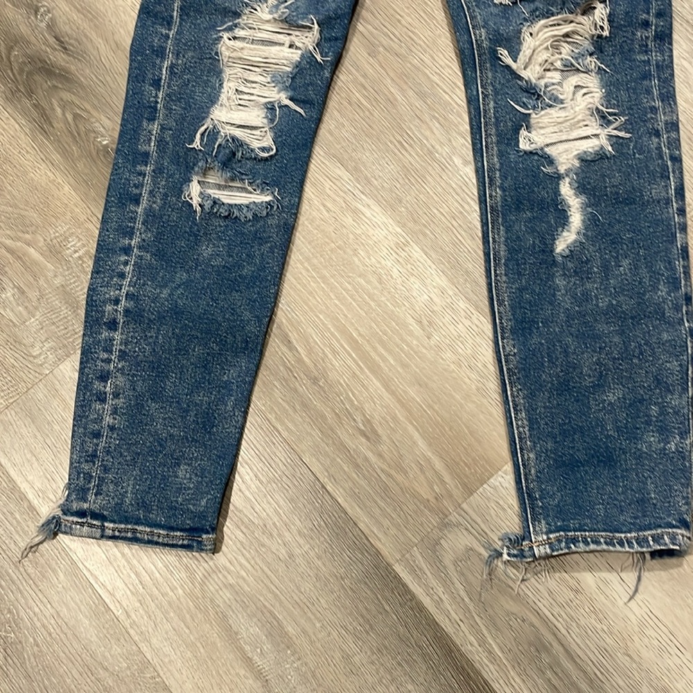 American Eagle 🦅 MOM Jean - Picture 3 of 9